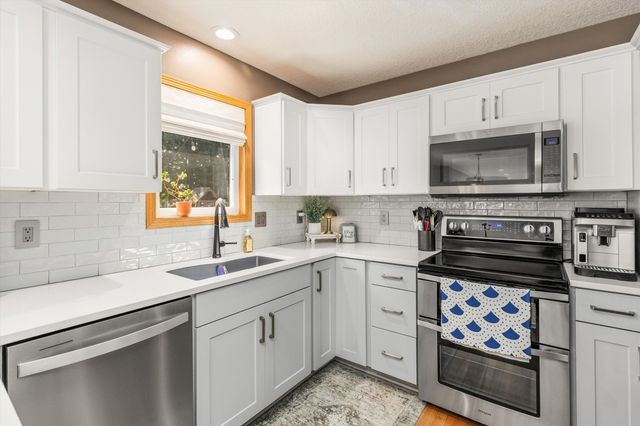 6317 NW 97th Street, Johnston, IA 50131