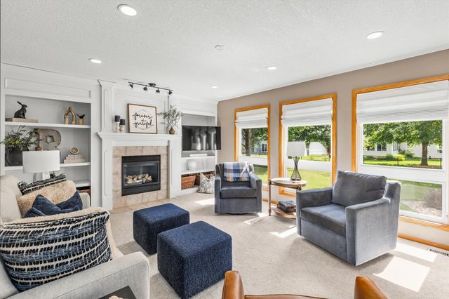 6317 NW 97th Street, Johnston, IA 50131
