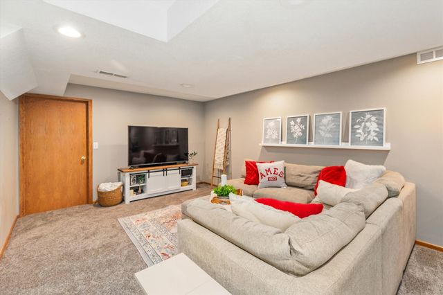 6317 NW 97th Street, Johnston, IA 50131