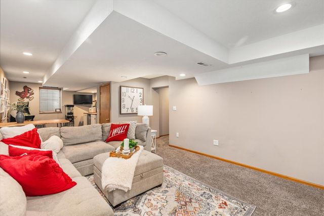 6317 NW 97th Street, Johnston, IA 50131