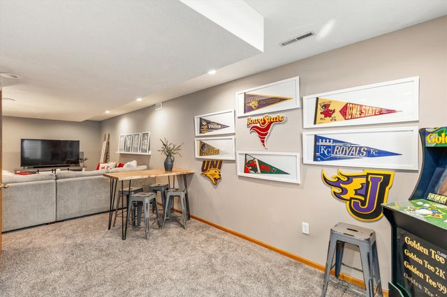6317 NW 97th Street, Johnston, IA 50131