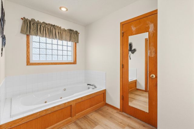 6317 NW 97th Street, Johnston, IA 50131