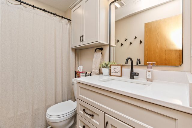 6317 NW 97th Street, Johnston, IA 50131
