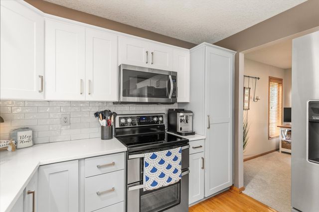 6317 NW 97th Street, Johnston, IA 50131