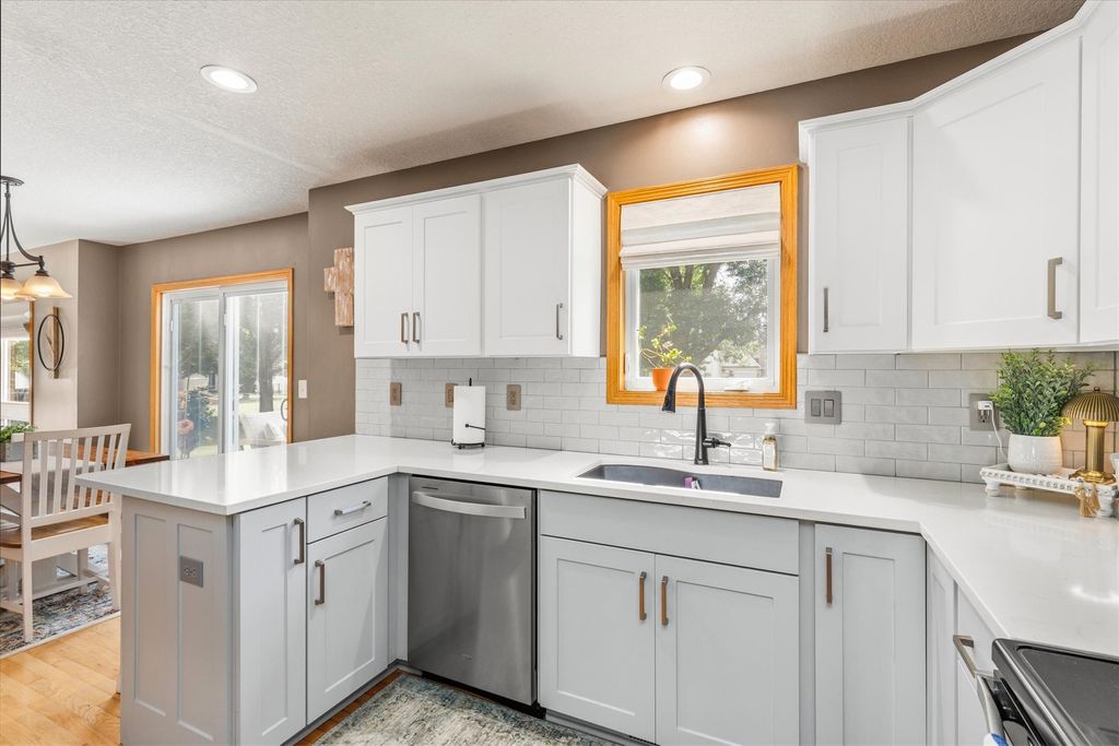 6317 NW 97th Street, Johnston, IA 50131