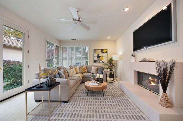 11287 Crocker Grove Ln, Gold River, CA 95670