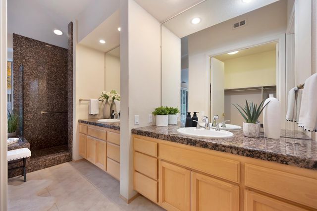 11287 Crocker Grove Ln, Gold River, CA 95670