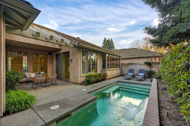 11287 Crocker Grove Ln, Gold River, CA 95670