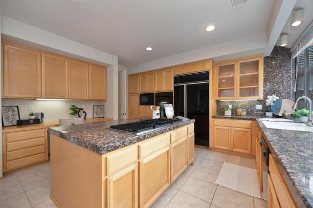 11287 Crocker Grove Ln, Gold River, CA 95670