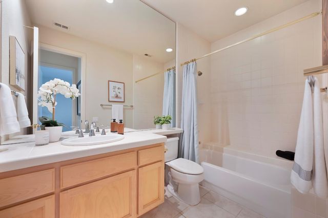 11287 Crocker Grove Ln, Gold River, CA 95670