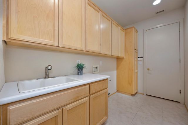 11287 Crocker Grove Ln, Gold River, CA 95670