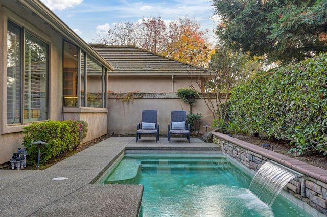 11287 Crocker Grove Ln, Gold River, CA 95670