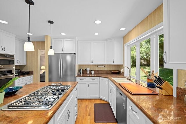19710 222nd Avenue NE, Woodinville, WA 98077