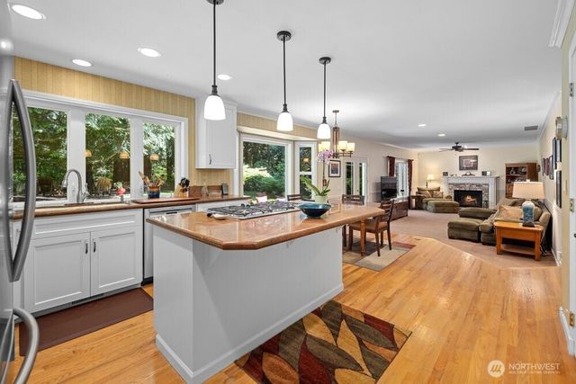 19710 222nd Avenue NE, Woodinville, WA 98077