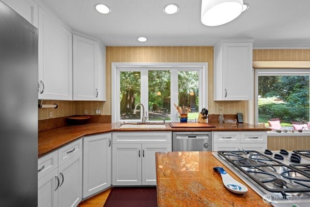 19710 222nd Avenue NE, Woodinville, WA 98077