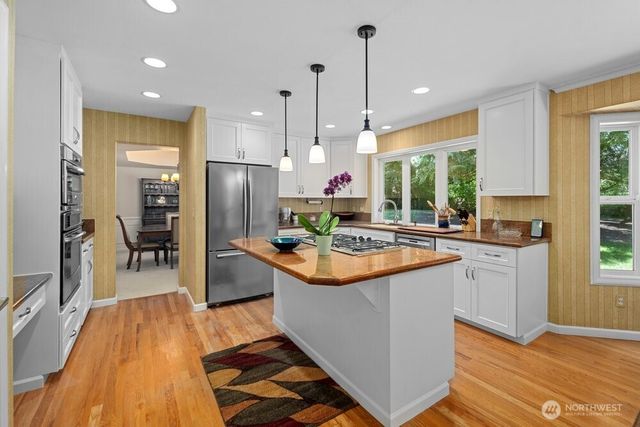 19710 222nd Avenue NE, Woodinville, WA 98077