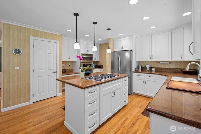 19710 222nd Avenue NE, Woodinville, WA 98077