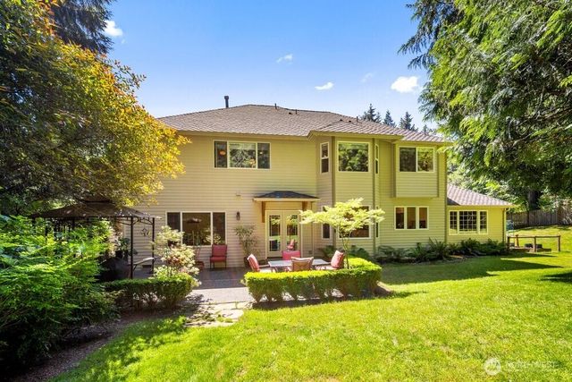19710 222nd Avenue NE, Woodinville, WA 98077