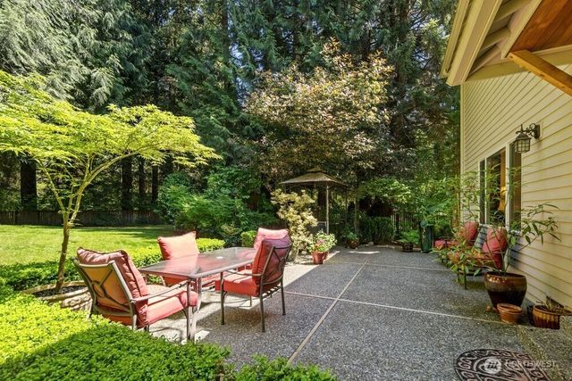 19710 222nd Avenue NE, Woodinville, WA 98077