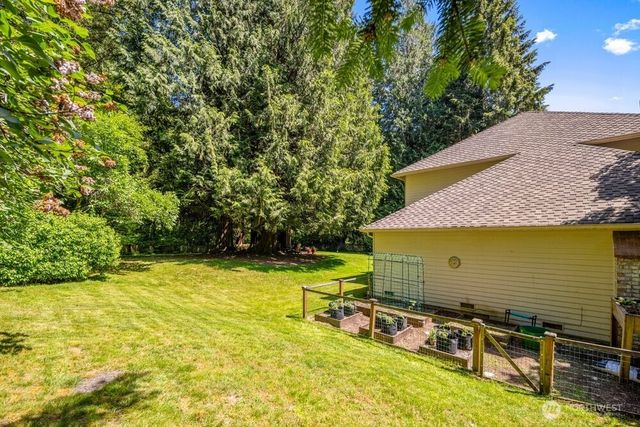19710 222nd Avenue NE, Woodinville, WA 98077