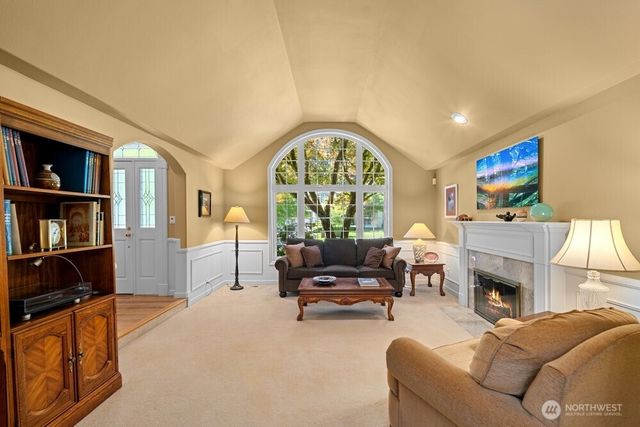 19710 222nd Avenue NE, Woodinville, WA 98077