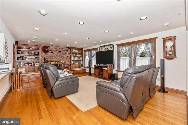 806 PARK AVE, Mount Airy, MD 21771