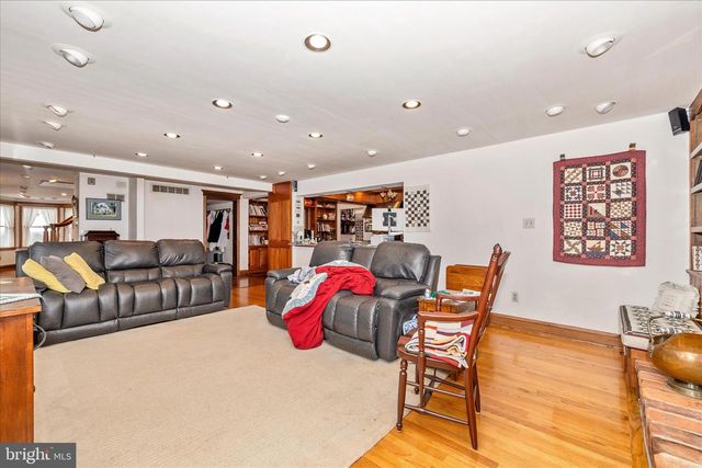 806 PARK AVE, Mount Airy, MD 21771