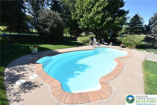5 Cog Circle, Easton, PA 18045
