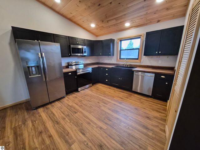 6704 Rapid City Road NW, Rapid City, MI 49676