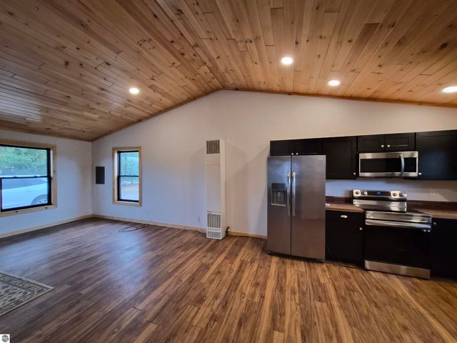 6704 Rapid City Road NW, Rapid City, MI 49676