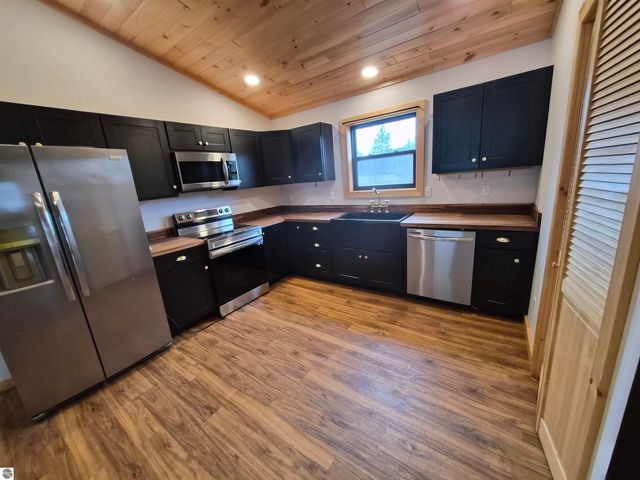 6704 Rapid City Road NW, Rapid City, MI 49676