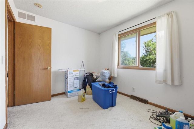 4016 AVENUE C, Council Bluffs, IA 51501