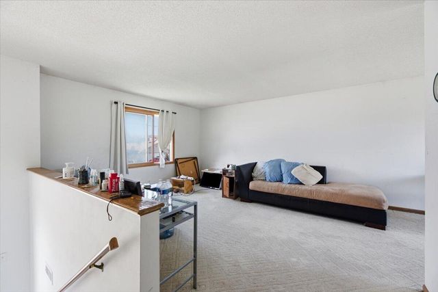 4016 AVENUE C, Council Bluffs, IA 51501