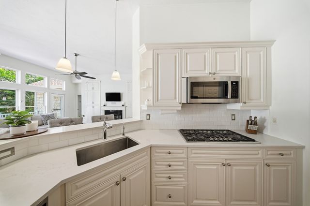 51 Forest Edge, Plymouth, MA 02360