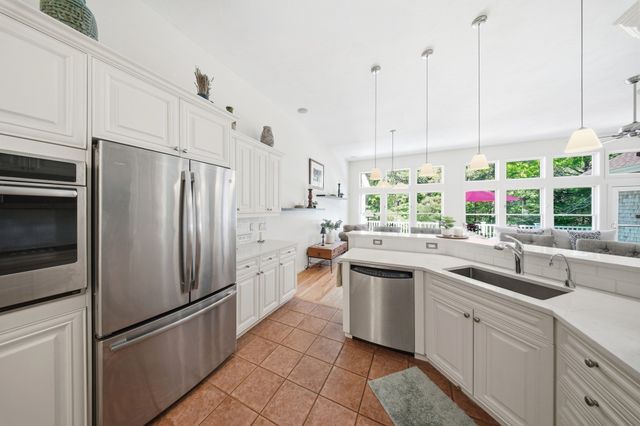 51 Forest Edge, Plymouth, MA 02360