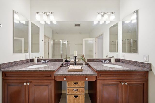 51 Forest Edge, Plymouth, MA 02360