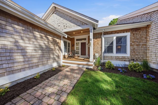 51 Forest Edge, Plymouth, MA 02360