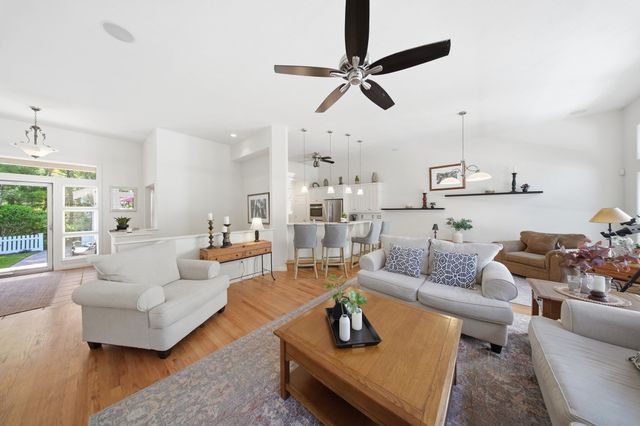 51 Forest Edge, Plymouth, MA 02360