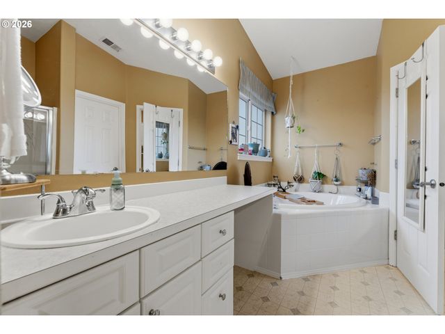 15852 Se UPMAN Way, Damascus, OR 97089