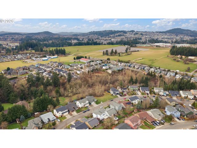 15852 Se UPMAN Way, Damascus, OR 97089