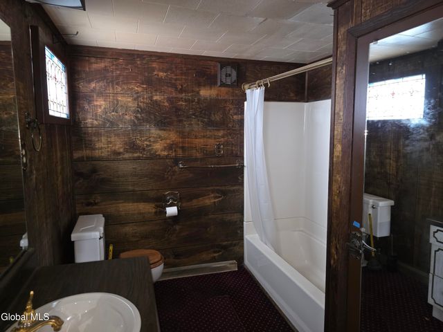 2213 Western Avenue, Guilderland, NY 12084