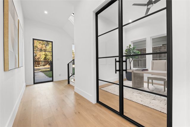 4426 Bonham Street, Dallas, TX 75229