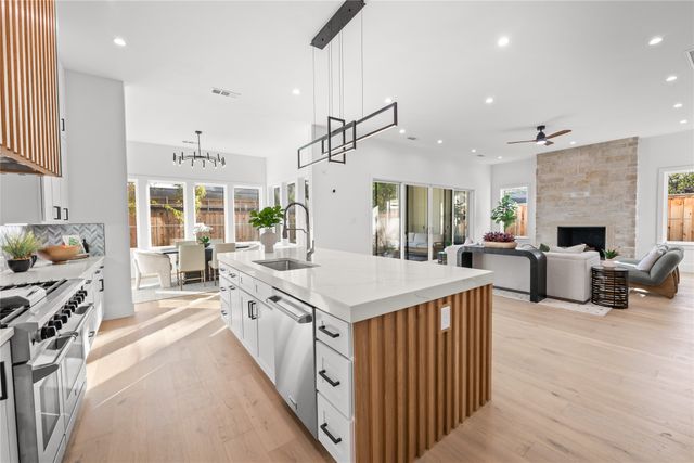 4426 Bonham Street, Dallas, TX 75229