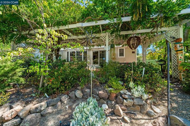 321 Apollo Way, Pleasant Hill, CA 94523