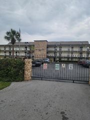 6100 12TH STREET S 212, St Petersburg, FL 33705