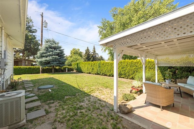 28 SW Evans Avenue, College Place, WA 99362