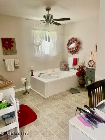 244 Meadowview Drive, Senatobia, MS 38668