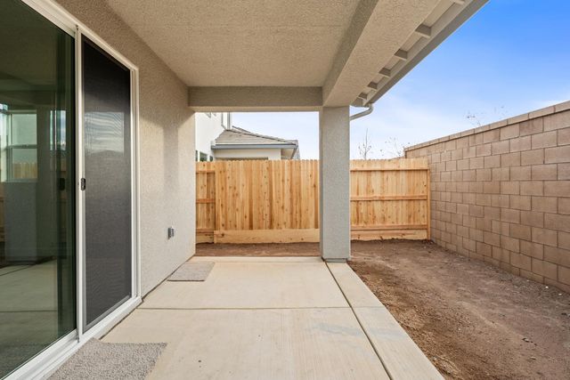 352 Huckleberry Road S, Madera, CA 93636