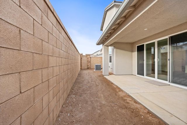 352 Huckleberry Road S, Madera, CA 93636