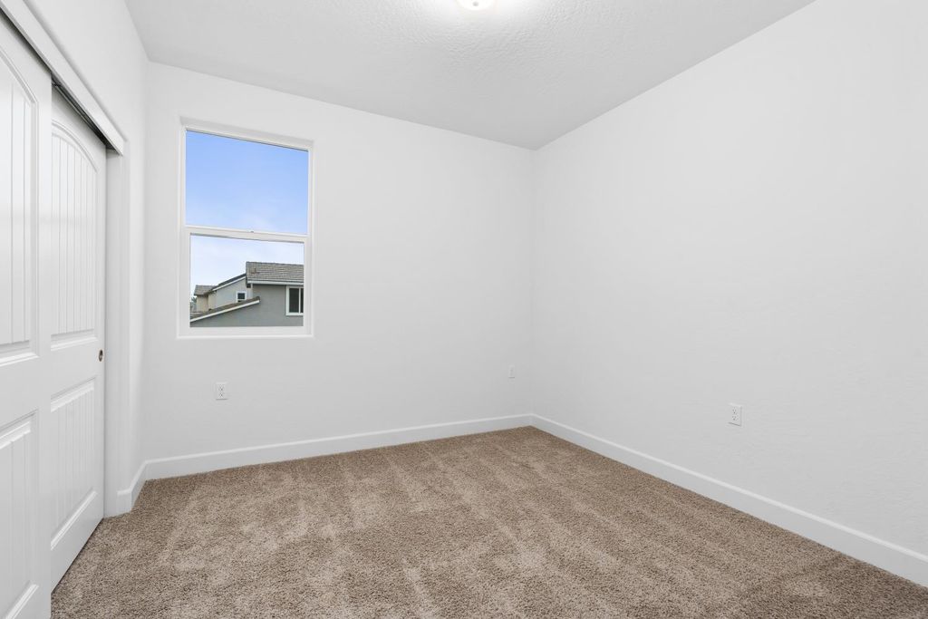 Image 10 of property listing at 352 Huckleberry Road S, Madera, CA 93636